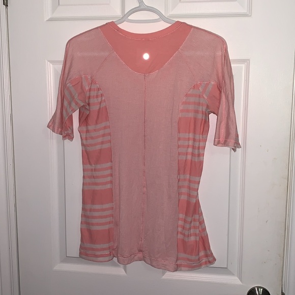 Lululemon half sleeve top Sz 6 - Picture 2 of 4